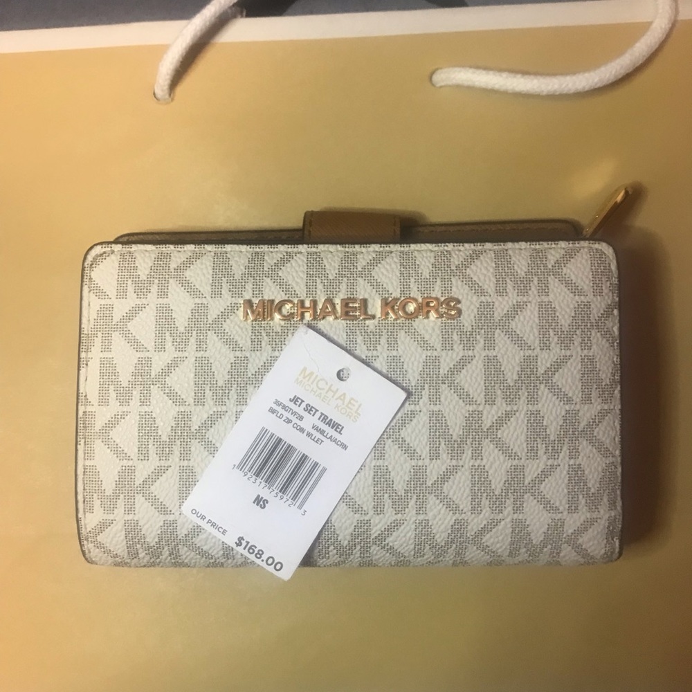 Michael Kors Bifold Zip Coin Wallet